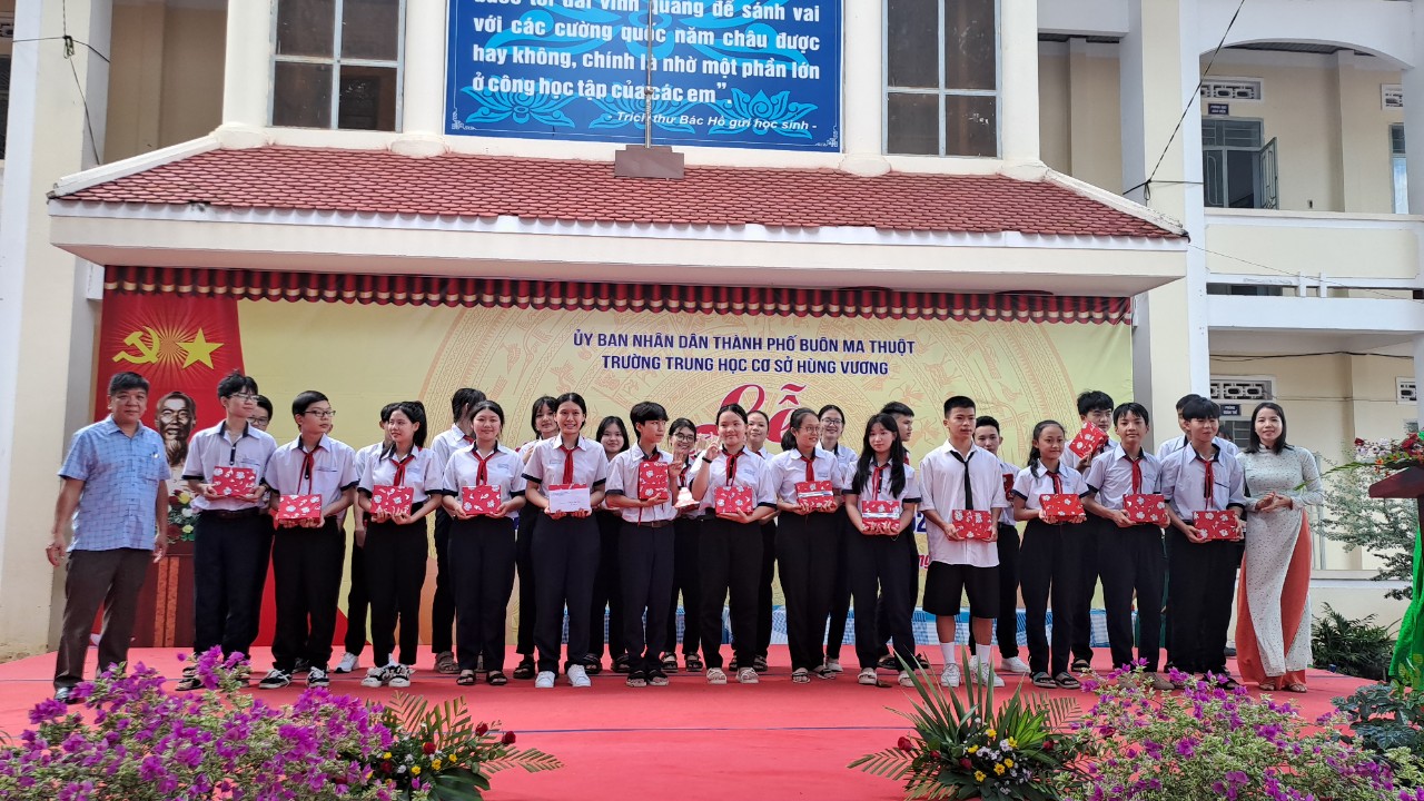 Các trường tổ chức tổng kết năm học 2023 - 2024